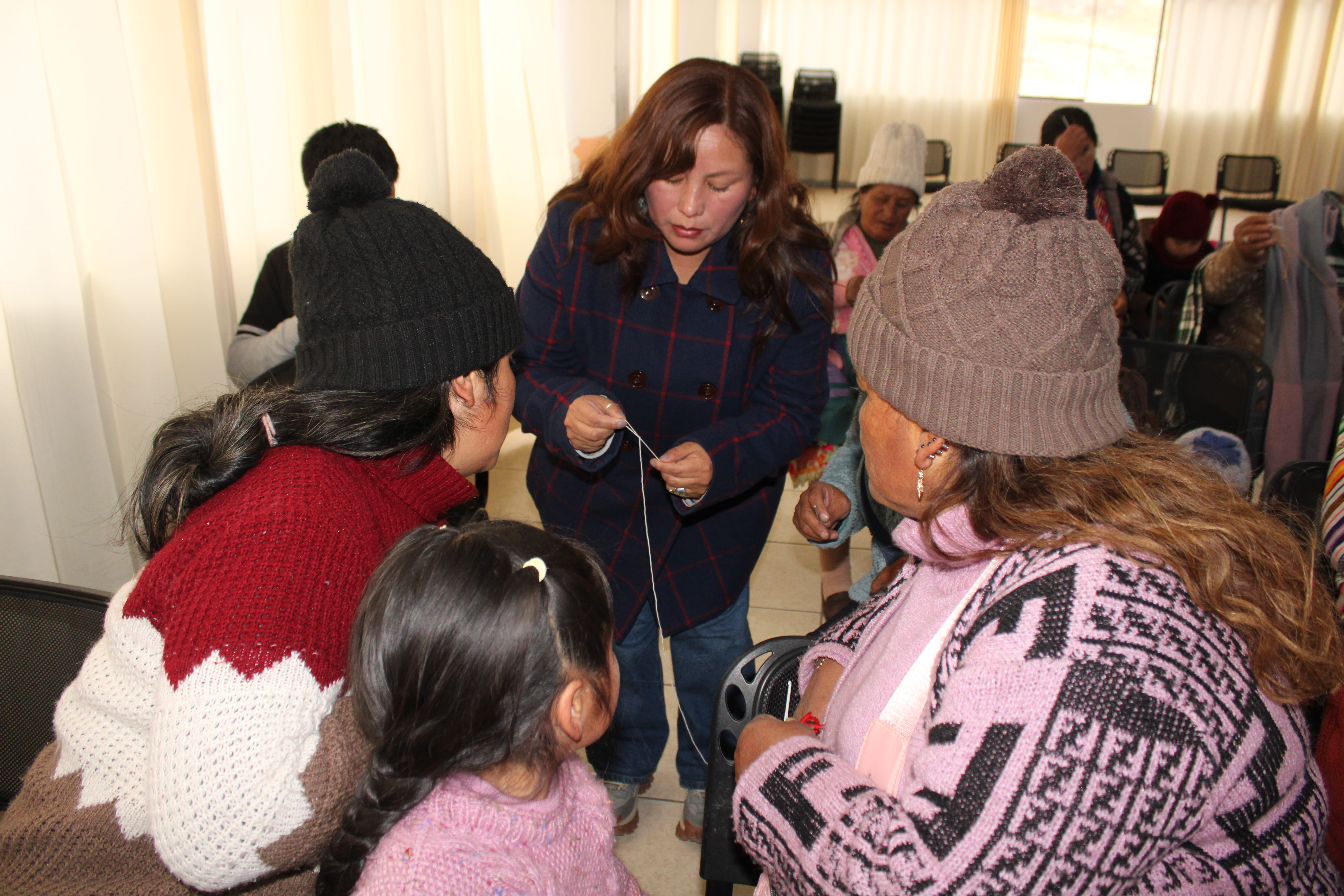 ALCALDE APERTURA CON ÉXITO EL TALLER DE AMIGURUMIS EN EL DISTRITO DE YAULI