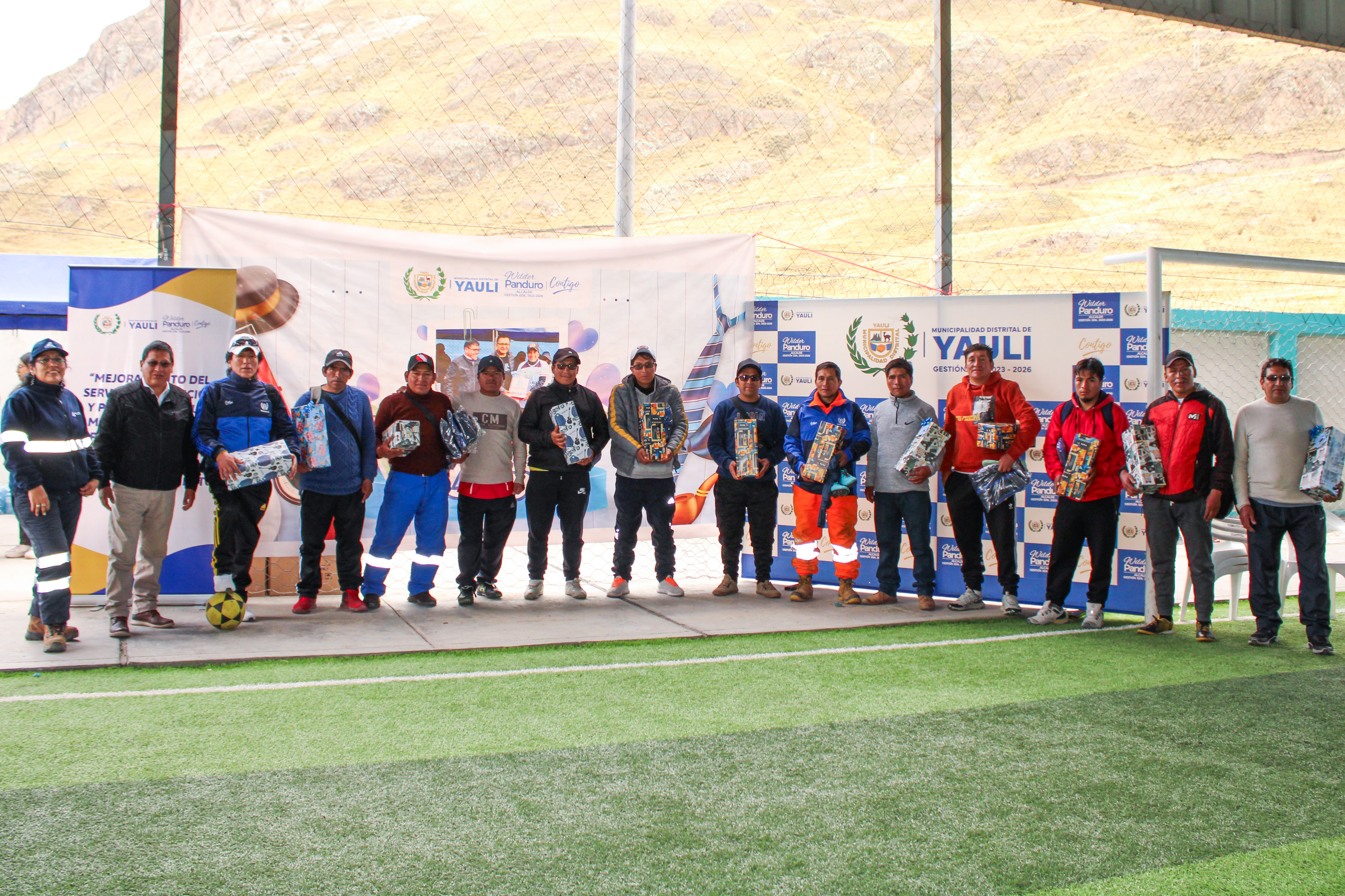 CAMPEONATO DE FULBITO Y ENTREGA DE PRESENTES POR EL DÍA DEL PADRE YAULINO 