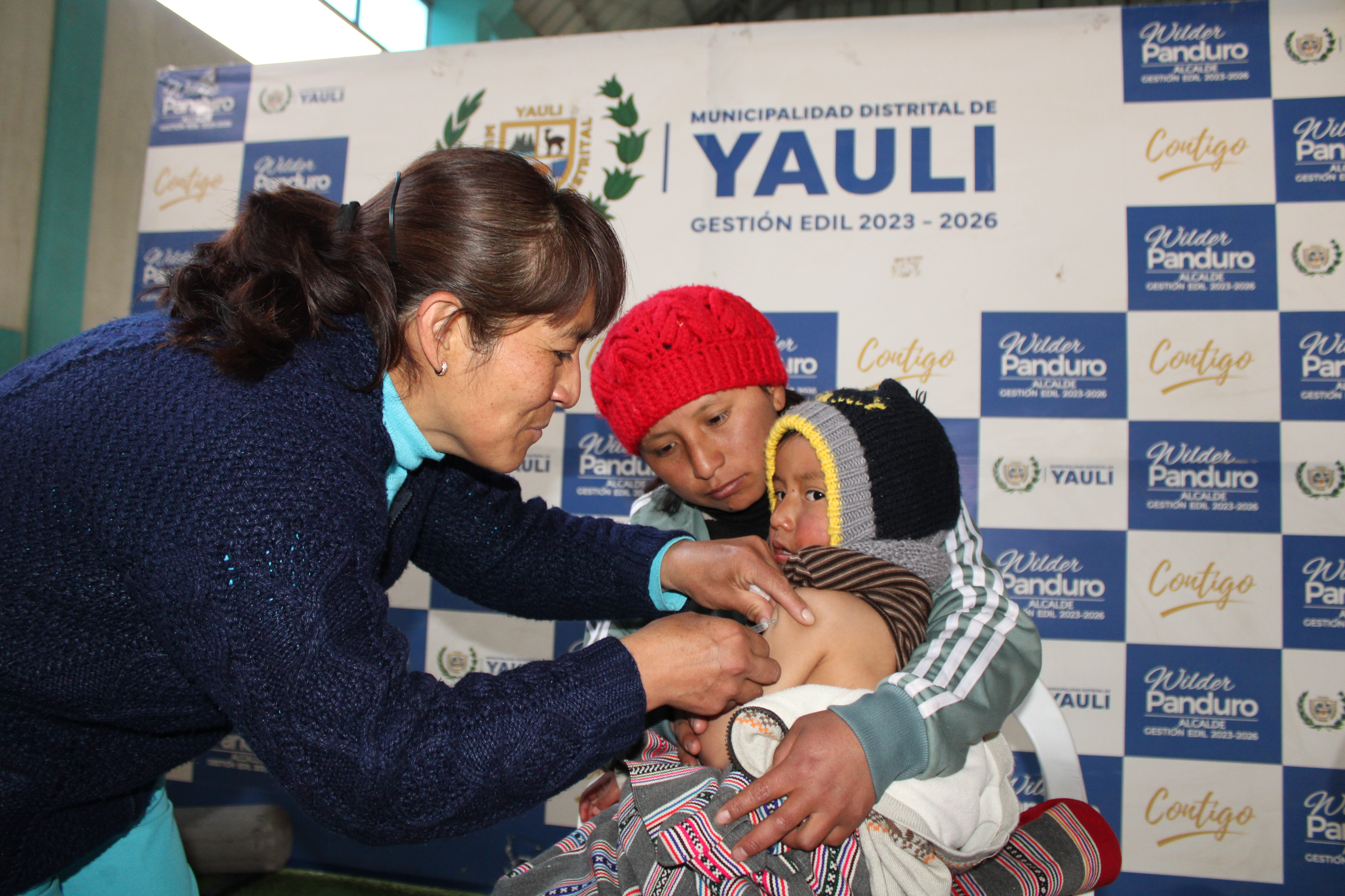 MÁS DE 50 CUENTA NIÑOS DE YAULI SON VACUNADOS EN EL PRIMER DÍA DE VACUNACIÓN